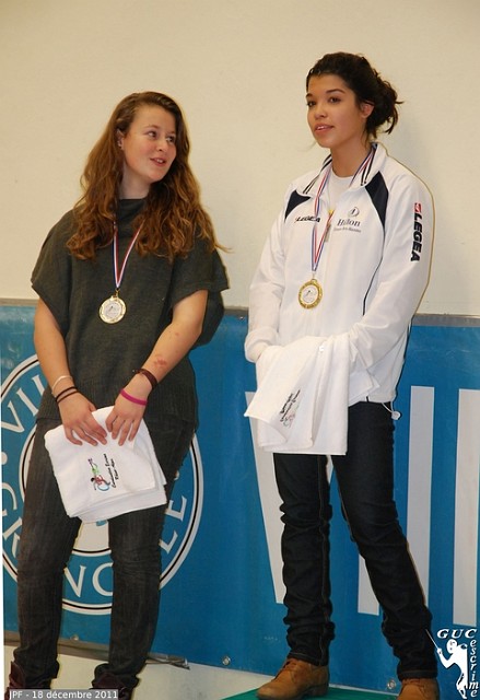 DSC_1019 (1).JPG - Dimanche 18 décembre 2011 : Championnat Rhône-Alpes, catégorie minimes, podium sabre féminin